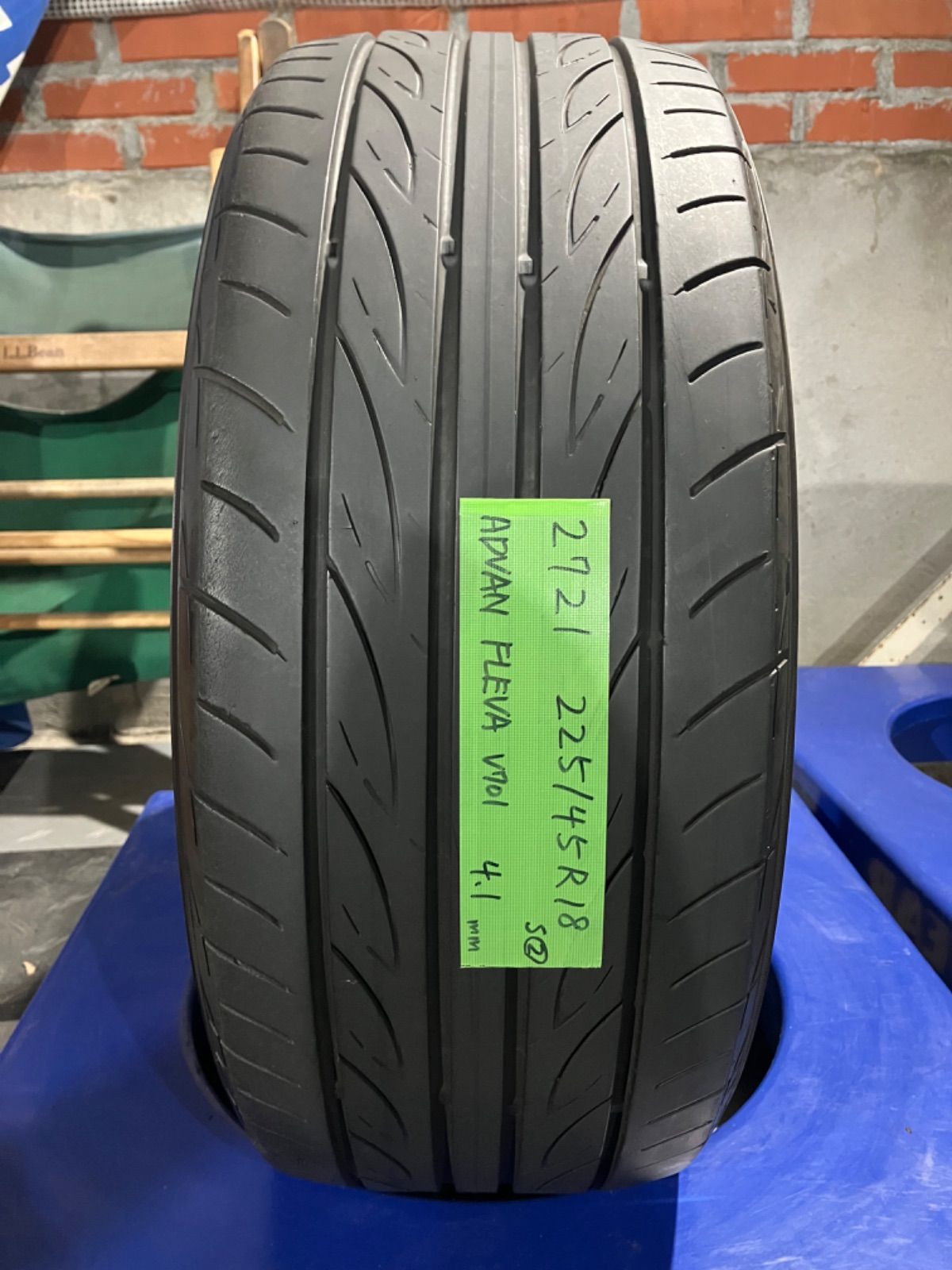 225/45R18 ヨコハマ YOKOHAMA ADVAN FLEVA V701 (アドバン