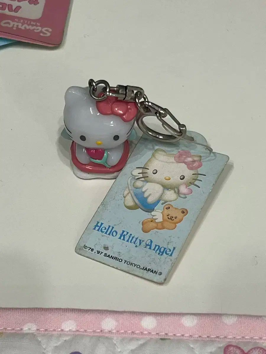 まれ) レトロ エンジェルキティ キーホルダー