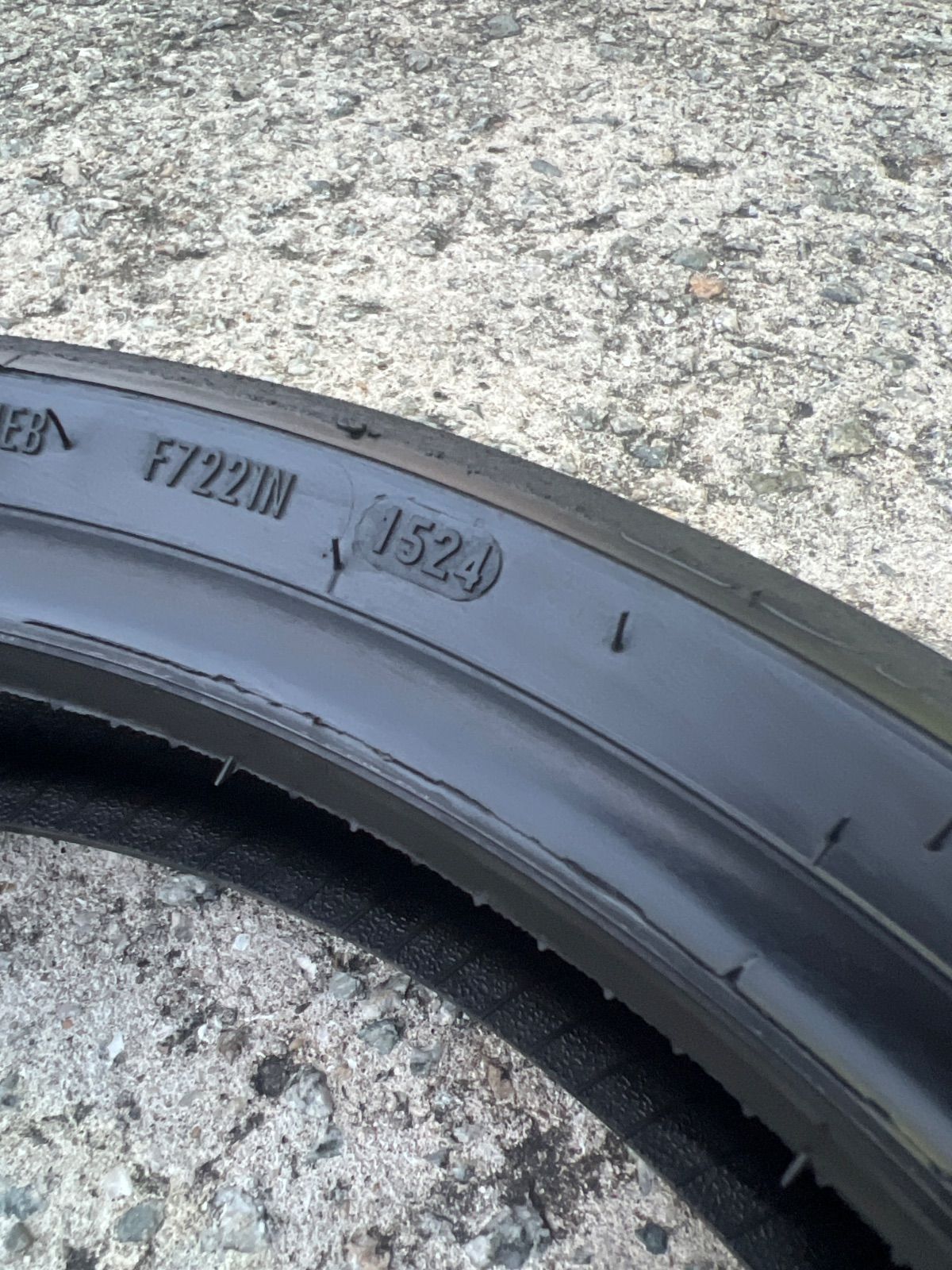 ピレリ スーパーコルサＶ4