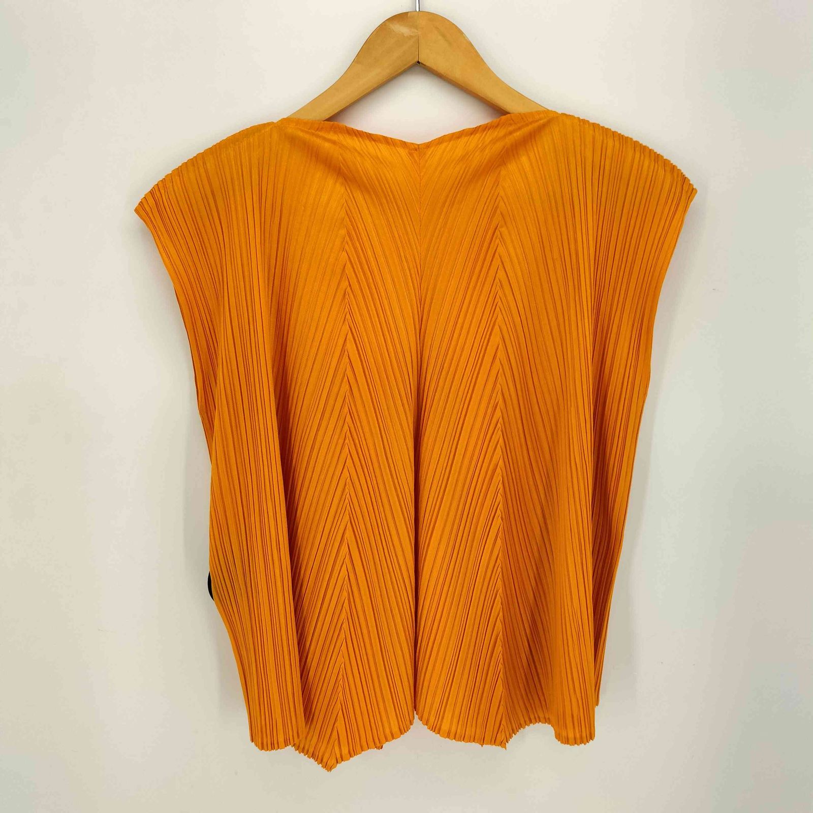 【美品】PLEATS PLEASE イッセイミヤケ ノースリーブカットソー PLEATS PLEASE カットソー イッセイミヤケ プリーツ加工