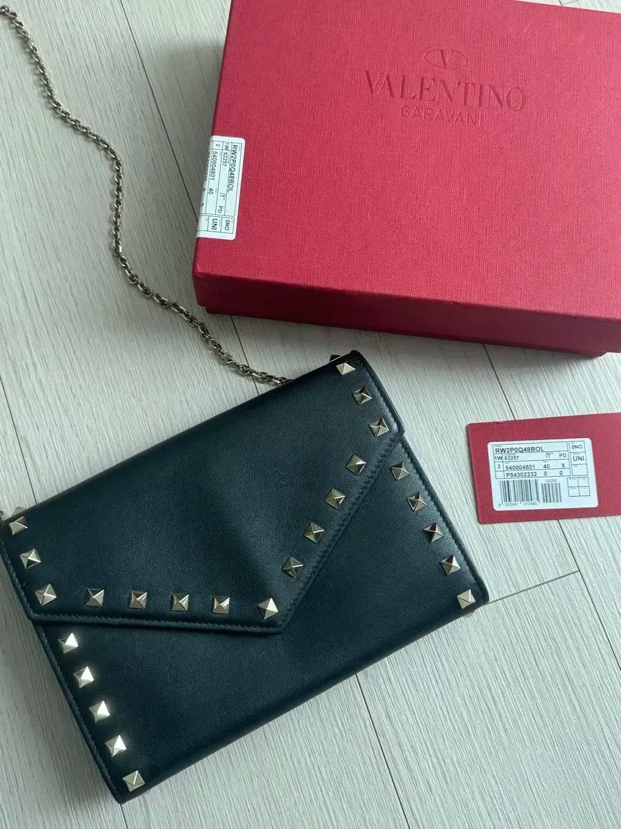 Valentino ヴァレンティノ ロックスタッズ チェーン クロスバッグ