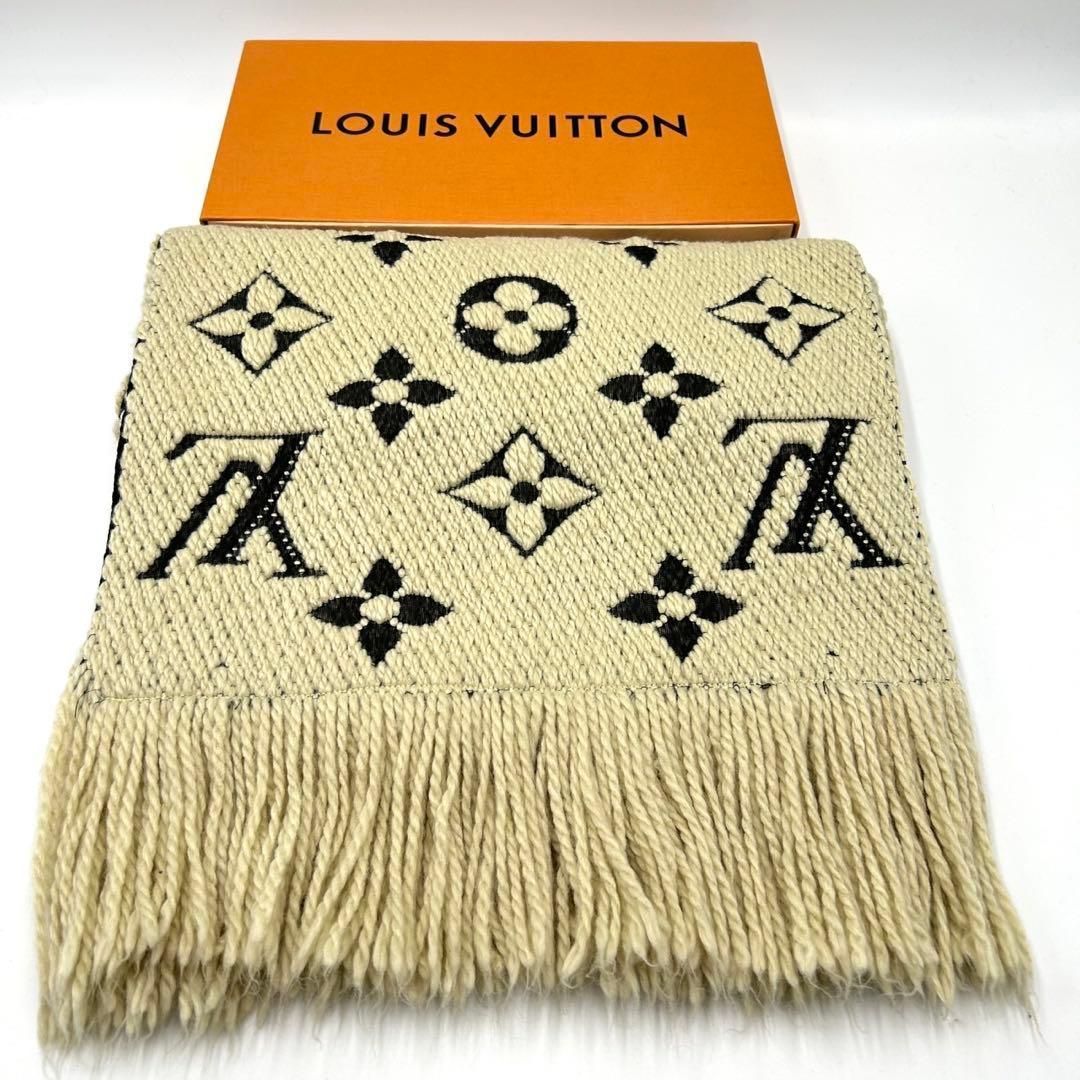 美品　ルイ・ヴィトン 　フルロゴ　エシャルプ　パレオ　マフラー　ショール　ストール　エトール　スカーフ 　LOUIS VUITTON LOUIS VUITTON（マフラー⁄ショール ・ レッド⁄赤色系）のフリマ