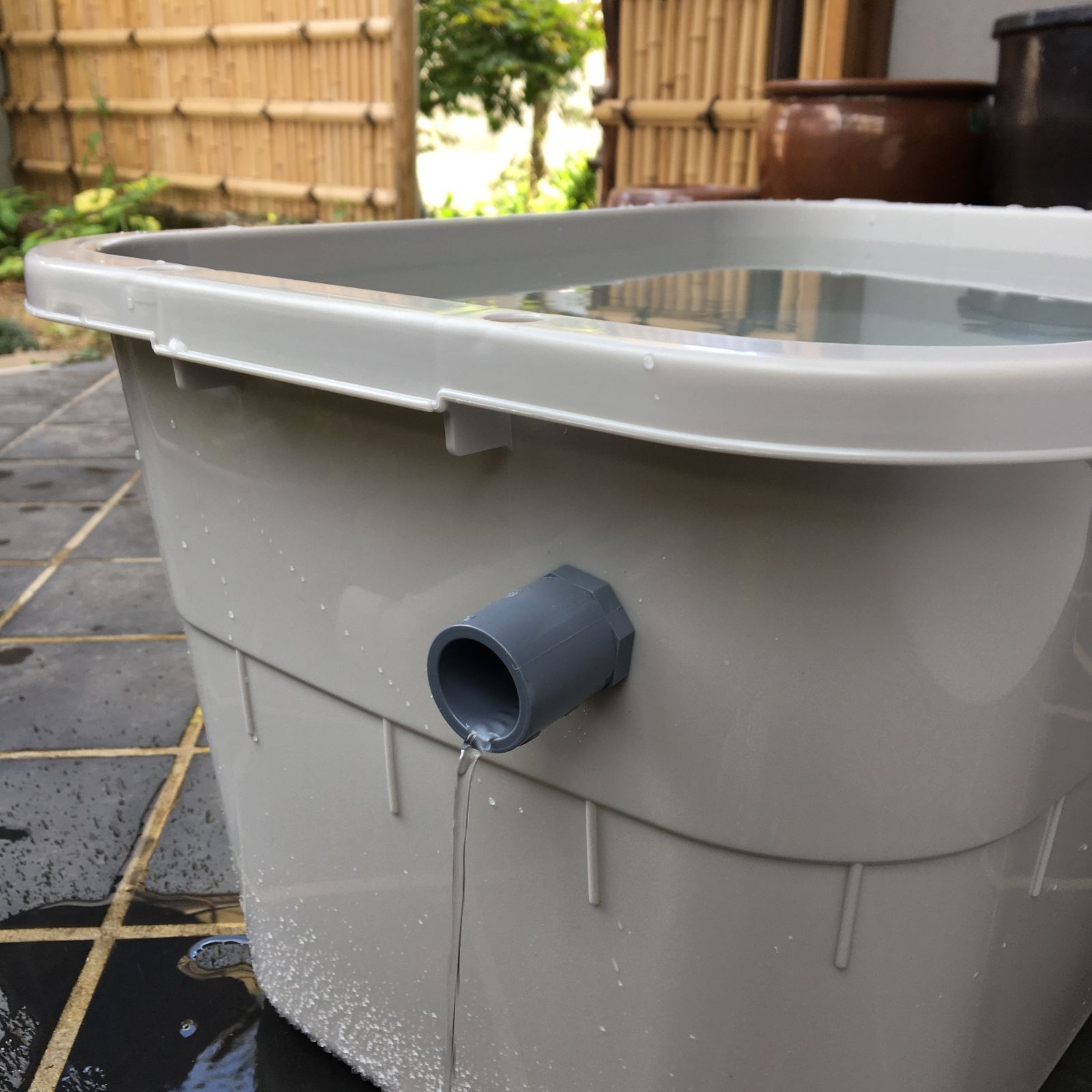 メダカ飼育ケース 36㍑x4個【4色あり】大雨対策機能付きメダカ飼育容器