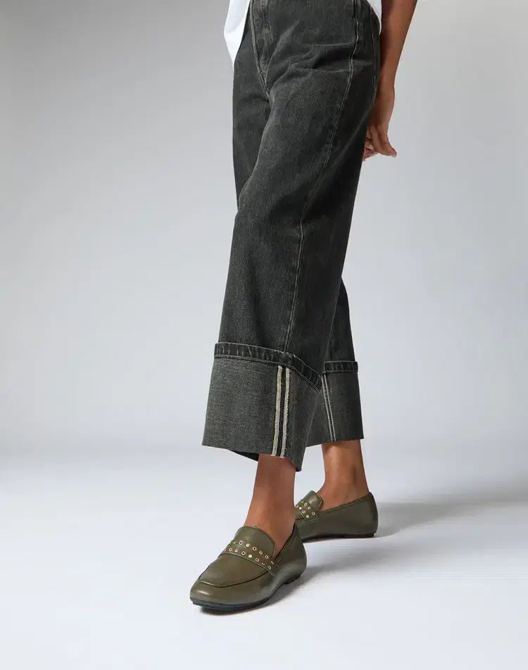 ダークグリーン