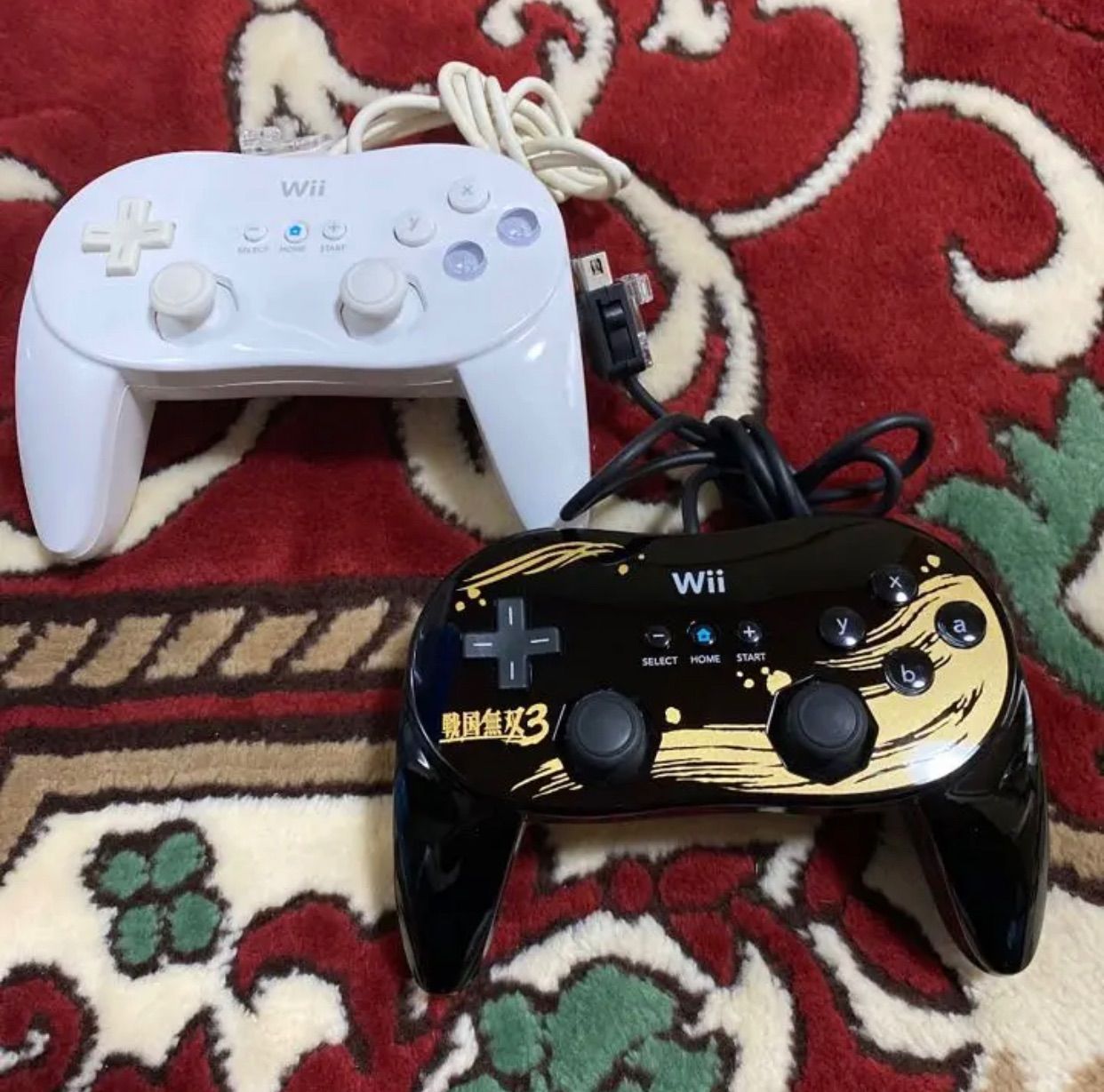 Wii クラシックコントローラー PRO ホワイト＆限定ブラック2個セット - みんなのSHOP - メルカリ