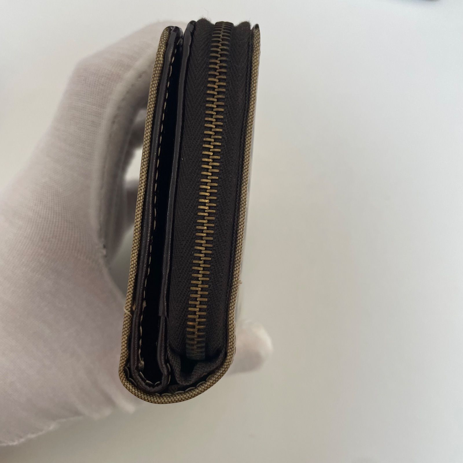 a30 FENDI フェンディ ズッカ柄 財布 二つ折り財布 ☆ 【美品】FENDI フェンディ 二つ折り財布 ズッカ柄 ロゴ柄