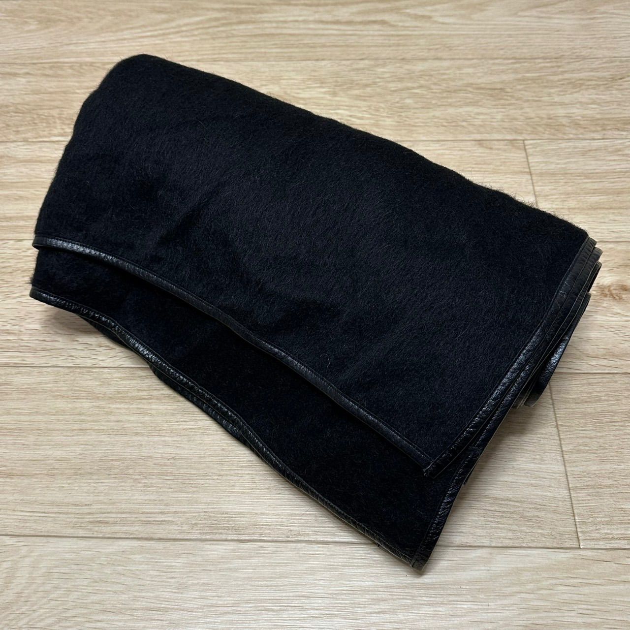 ASAUCE MELER アソースメレ レザートリミング 大判 ストール ブラック