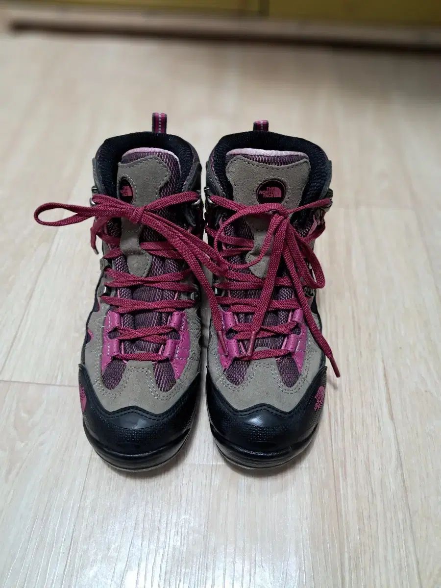 超激安価格で大放出！ THE NORTH FACE ザノースフェイス GORE-TEX ゴアテックス レディース 登山靴 245 最新アイテムを多数掲載！