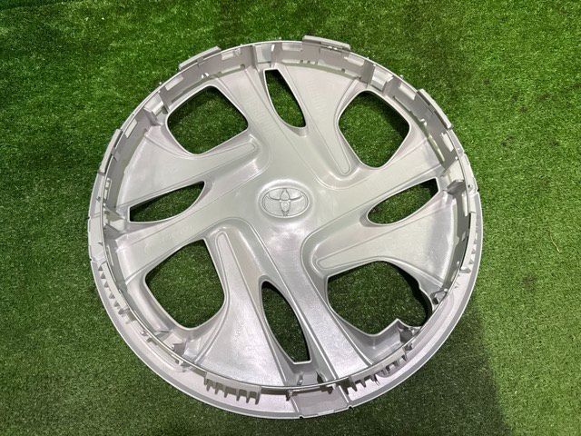 新車外し トヨタ アクア純正 15インチ ホイールキャップ 新車外し
