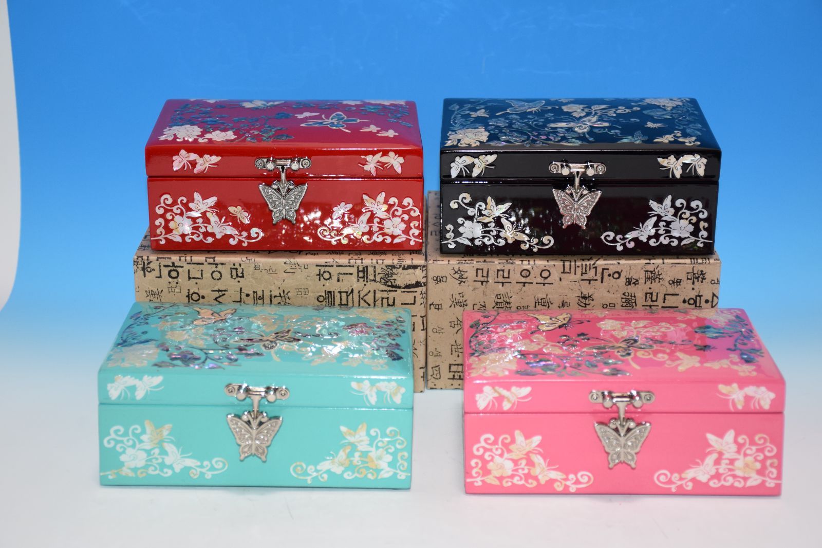 付下げ 螺鈿作家 藤本隆士 雲母塾 叩き染 花唐草 蝶 金彩 黒橡 K-4810