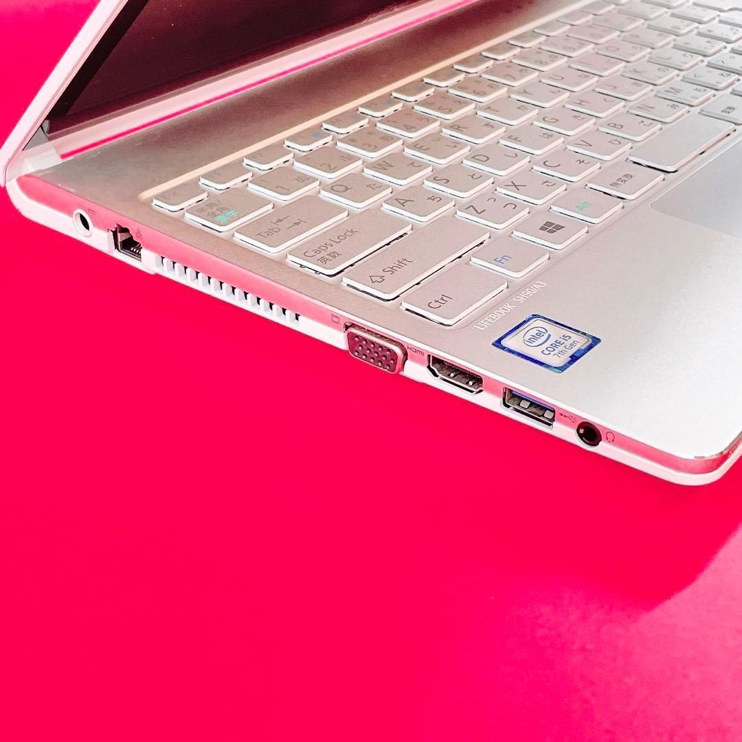 小型軽量 ️可愛い白ノートパソコン