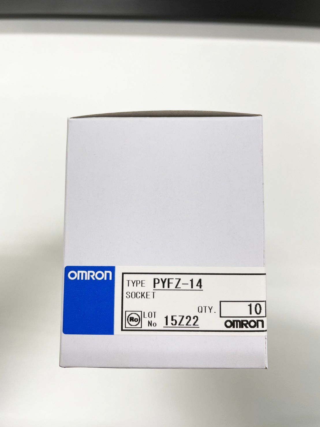 新品未開封 OMRON PYFZ-08-E 50個 リレーソケット-