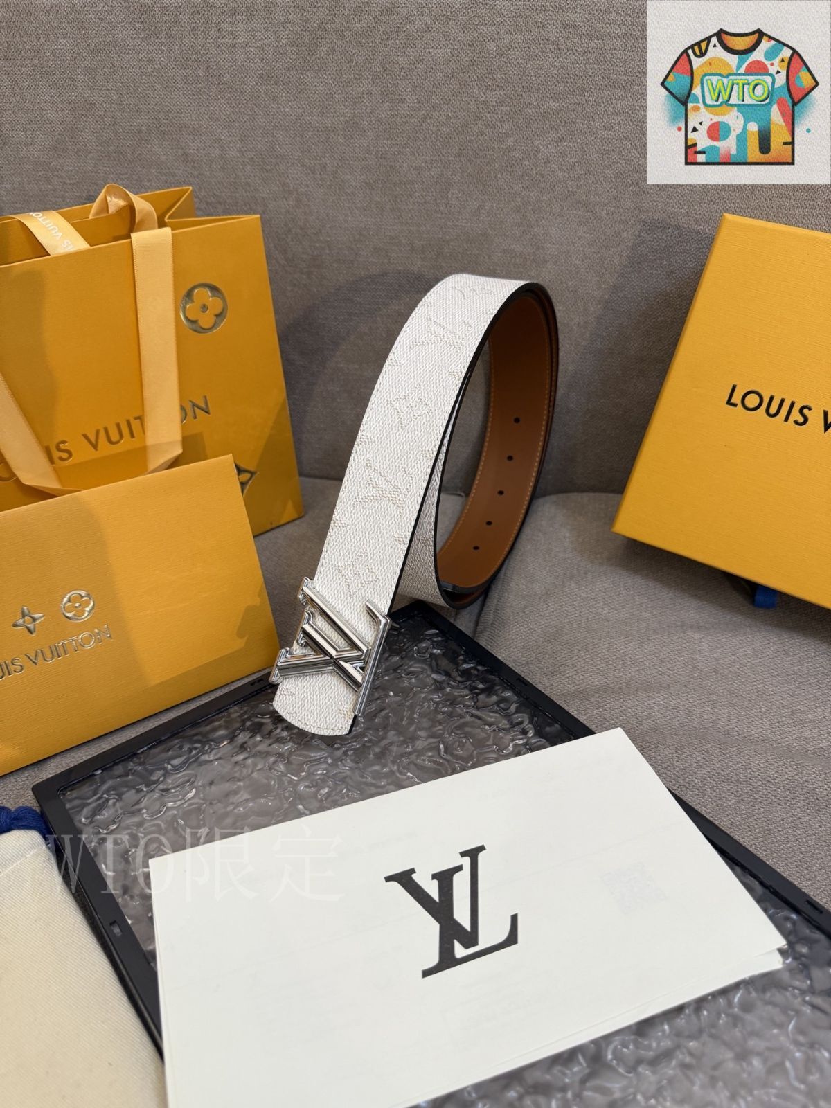 今日WTO】Louis Vuitton ルイヴィトン Dimension リバーシブル
