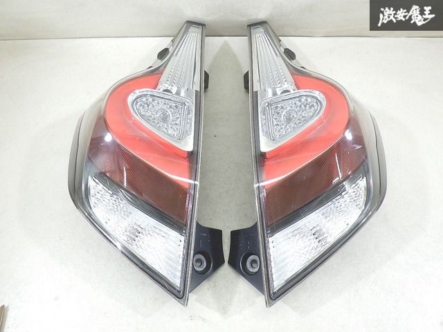 T*y様 美品　アクア　後期　純正　LEDテールランプ 美品 トヨタ純正 NHP10系 アクア G's GR 中期 後期 純正LED