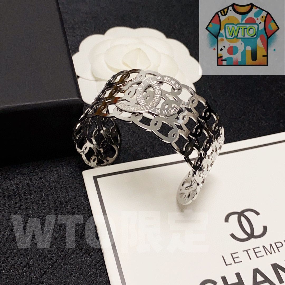 今日WTO】CHANEL シャネル 新モデル ダブル C 透かし編み幅広