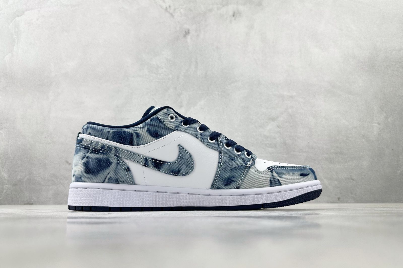 ナイキ エアジョーダン1 ロー ウォッシュドデニム CZ8455-100
