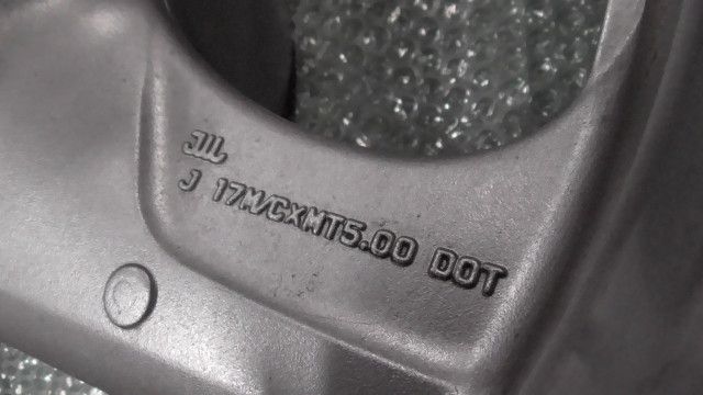 CB400SF VTEC REVO NC42 の リアホイール タイヤ 1760489760 BRIGHTFACE_UK