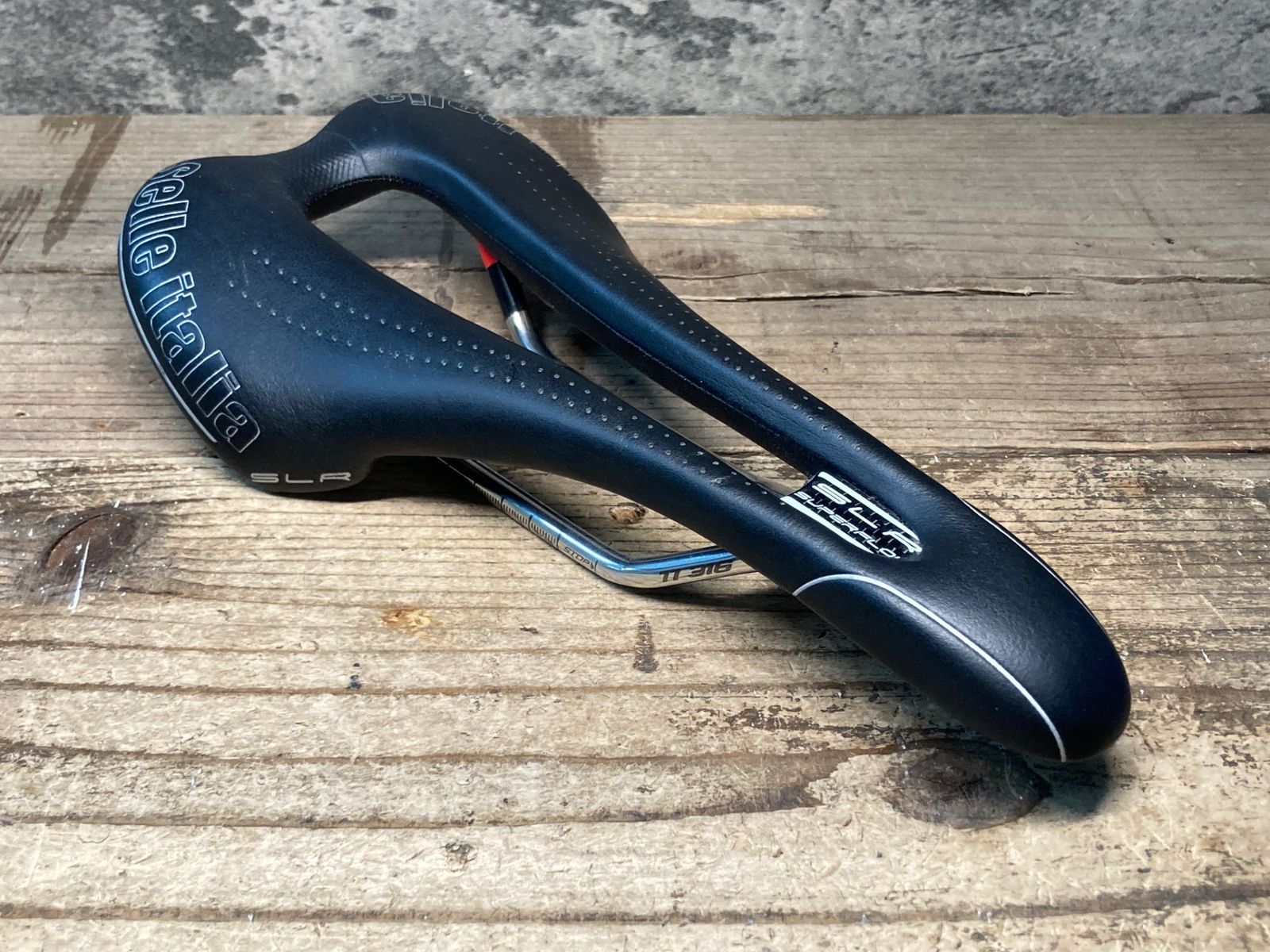 JM352 セライタリア selle ITALIA SLR SUPERFLOW S3 サドル 黒 134mm TI316