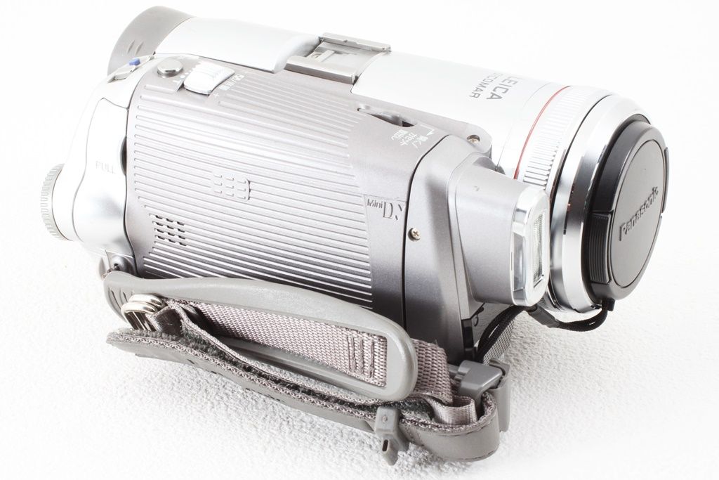 極上品 Panasonic パナソニック NV-GS250-S デジタル ビデオカメラ 極上品 Panasonic パナソニック NV-GS250-S デジタル ビデオカメラ