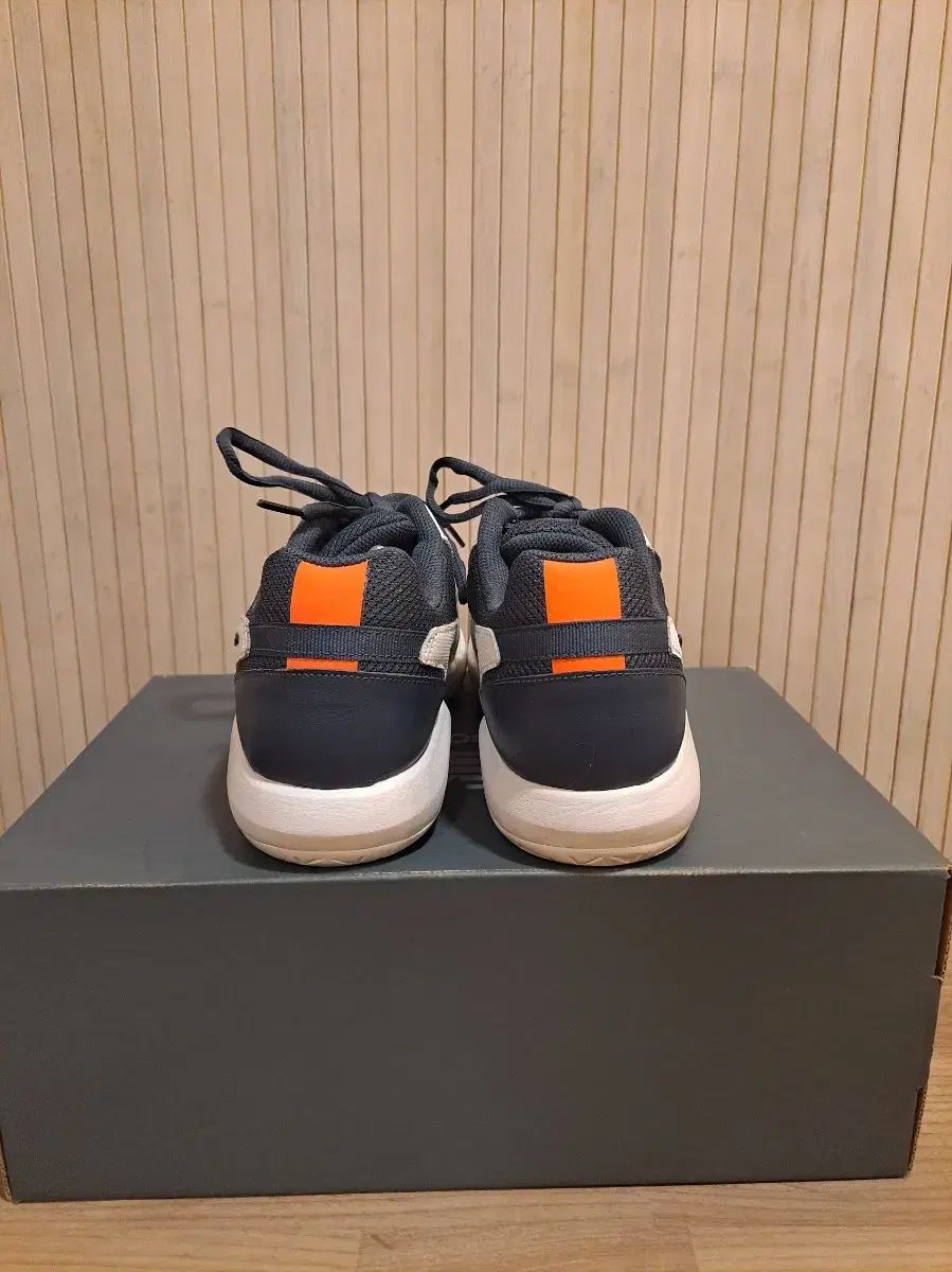 青 テニスシューズ