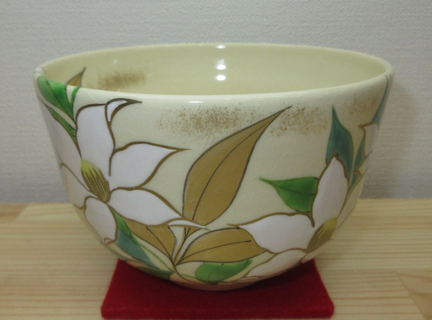 送料込【逢絢亭・新品】茶道具 茶碗 京焼 仁清写 鉄線の図 廣田嵩花 共箱入り 逢絢亭・新品】茶道具 茶碗 京焼 仁清写 鉄線の図 廣田嵩花 共