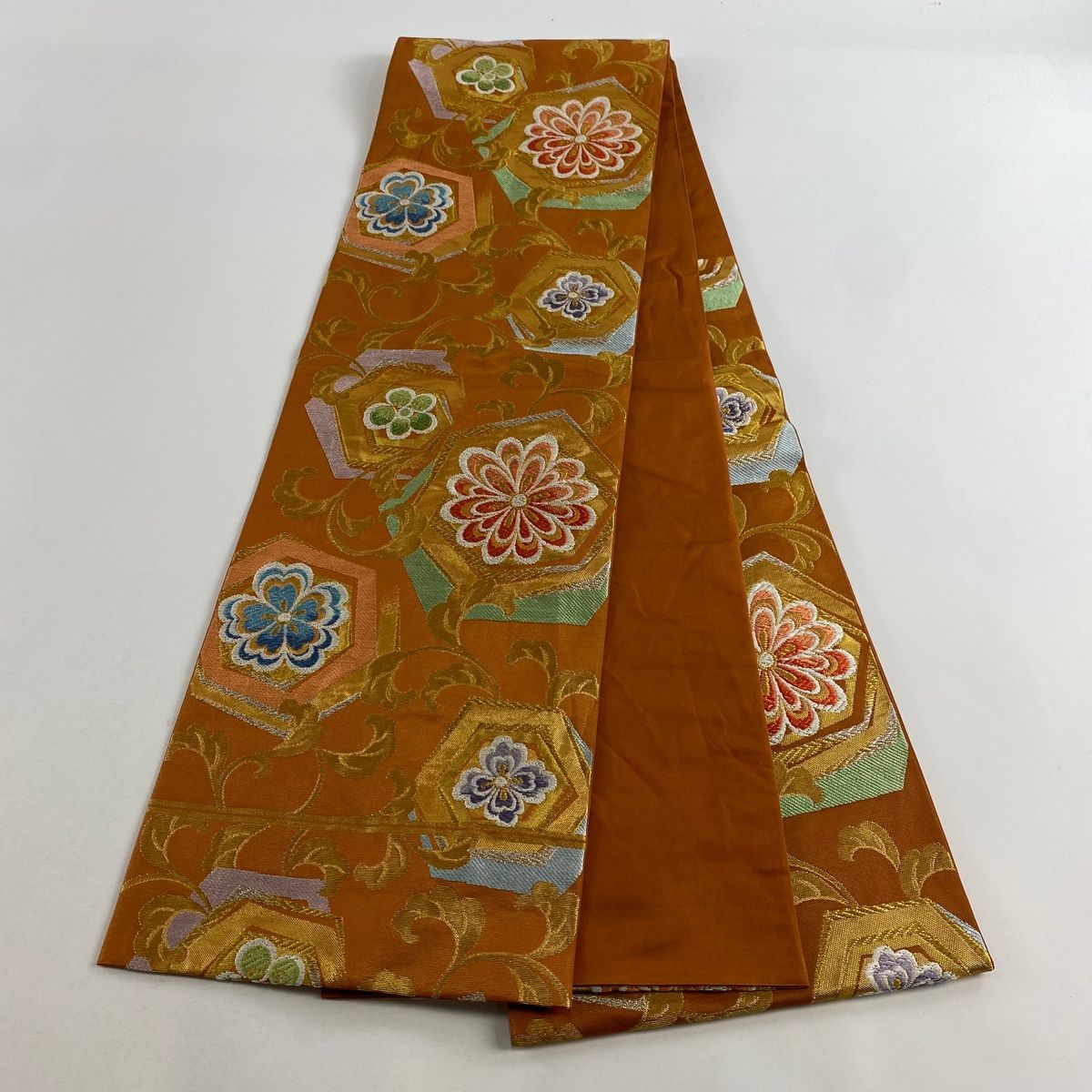 袋帯 美品 逸品 川島織物 落款 亀甲 花唐草 金銀糸 箔 オレンジ