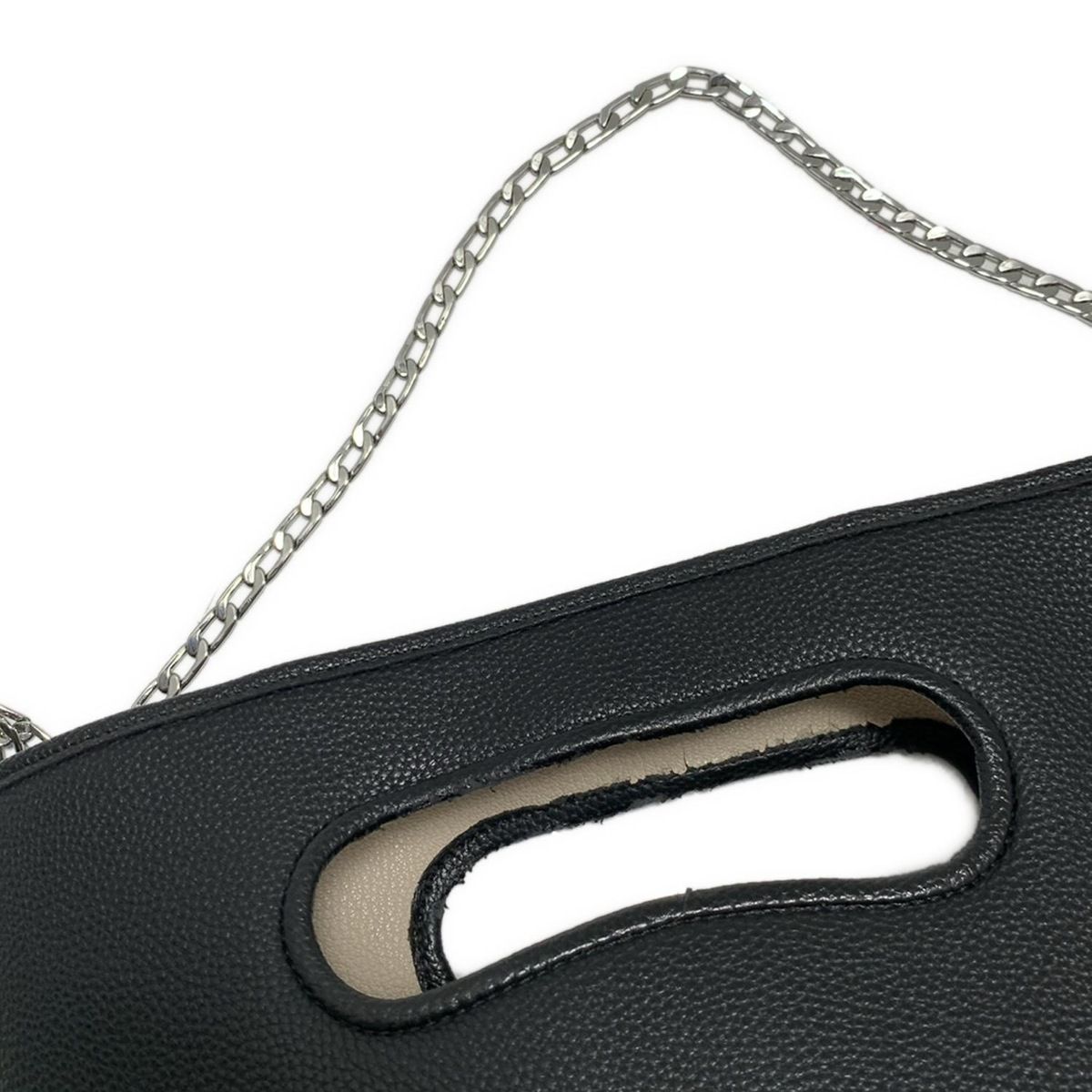 【話題】EMPORIO ARMANI チェーンショルダーバッグ EMPORIOARMANI(エンポリオアルマーニ) ショルダーバッグ - 黒