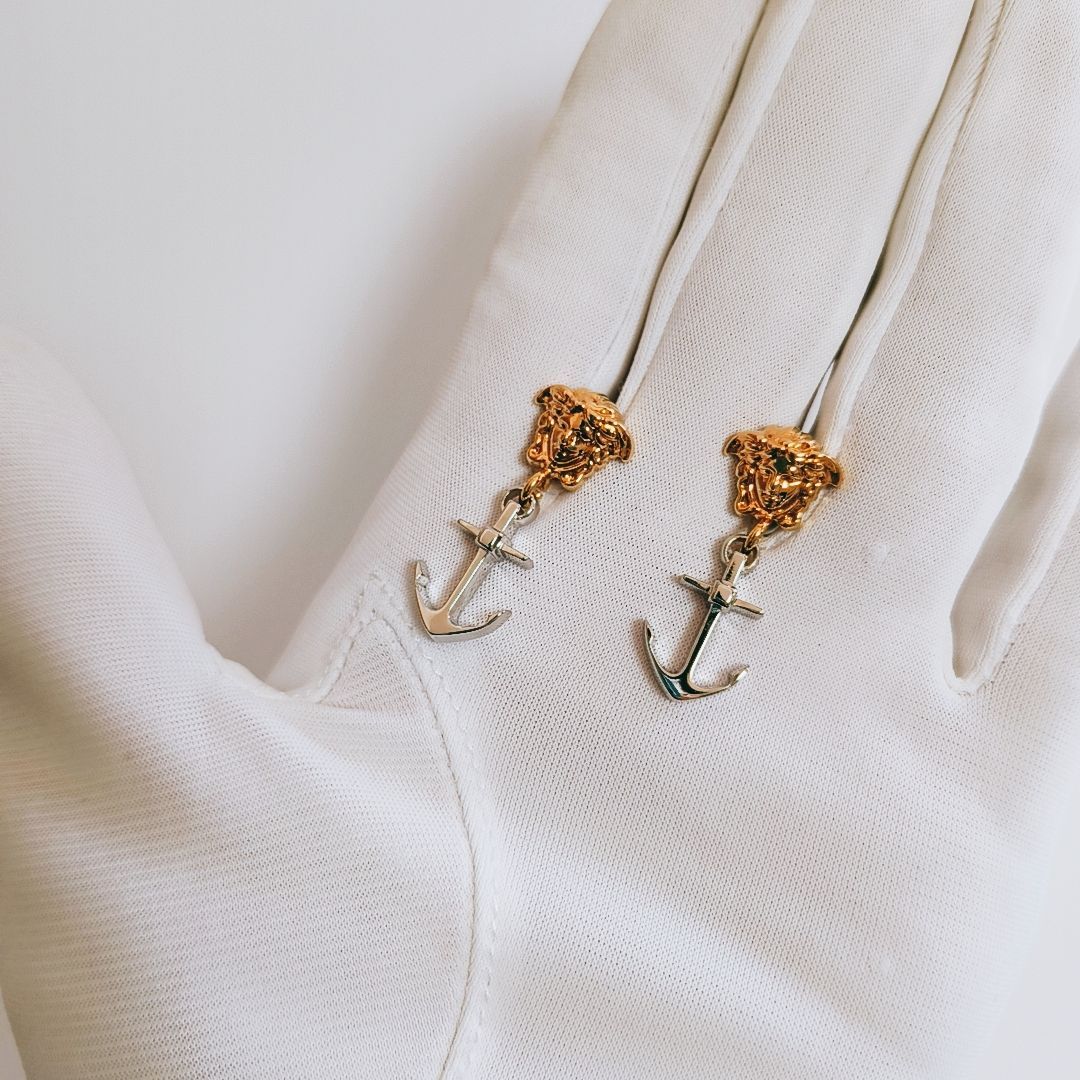 【新品未使用】VERSACE アンカー メデューサピアス ゴールドシルバー 新品未使用】VERSACE アンカー メデューサピアス ゴールドシルバー