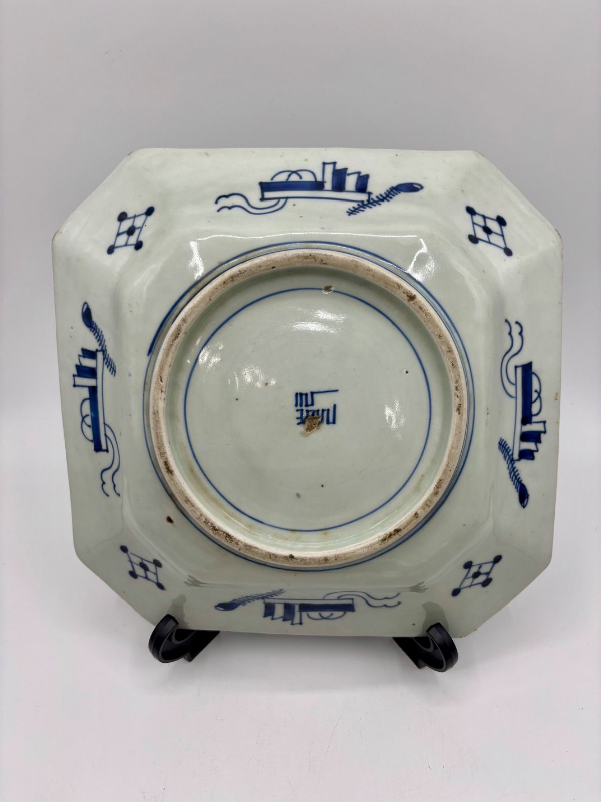 古伊万里 青磁 山水大皿 江戸時代 古伊万里】染青磁 山水見込角皿 江戸後期 口径26.5㎝ - メルカリ