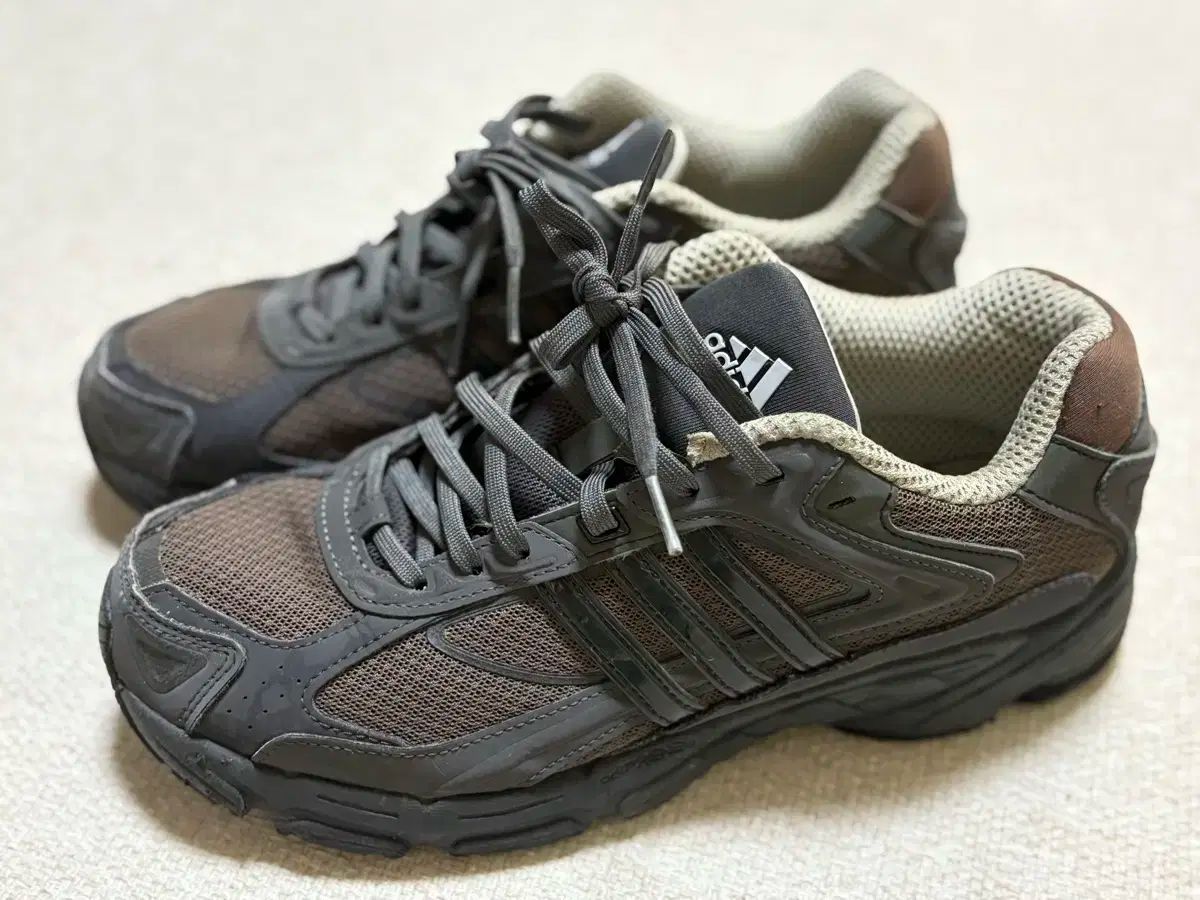 adidas(アディダス) レスポンス cl スニーカー 255