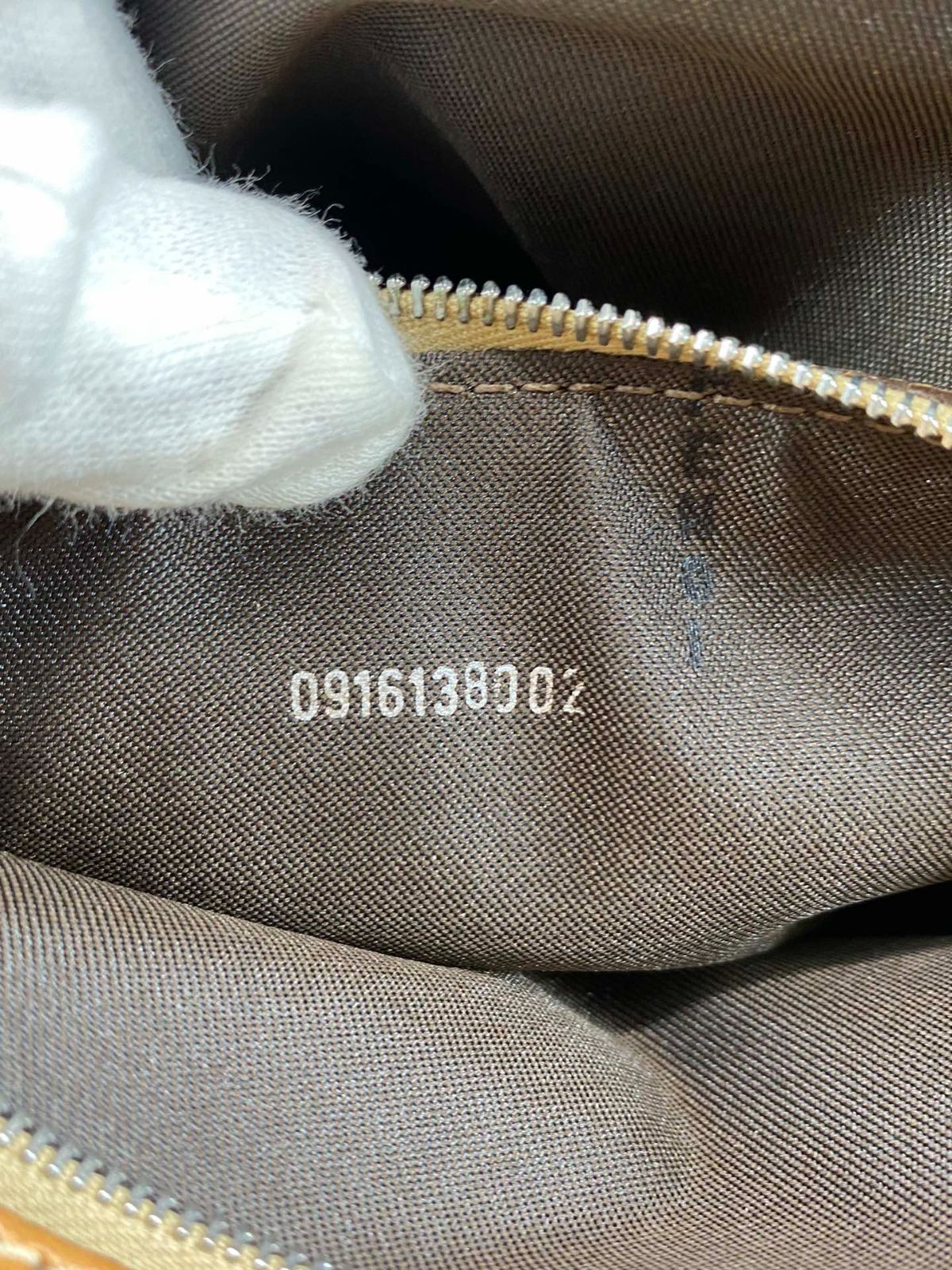 FENDI フェンディ ショルダーバッグ FFロゴ キャンバス 管理番号 FENDI フェンディ ショルダーバッグ FFロゴ キャンバス 管理番号