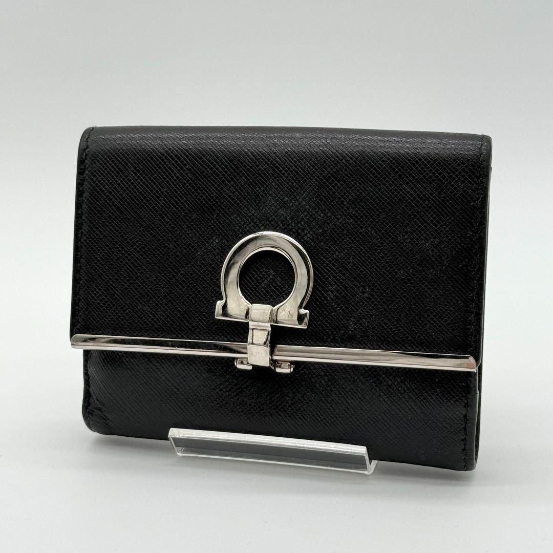 良品】Ferragamo ガンチーニ クロージャー 二つ折り財布