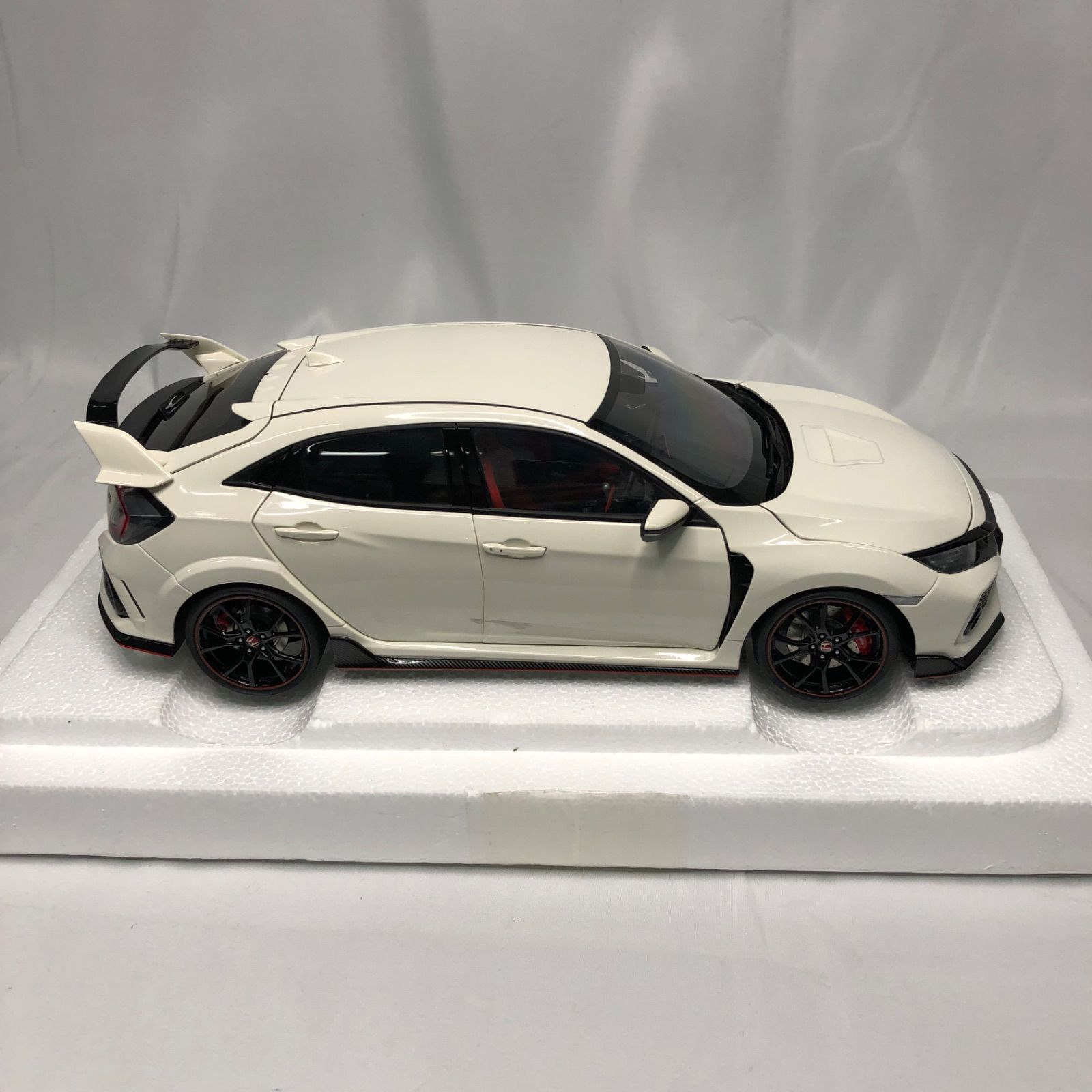 Z101 AUTOart 1/18 ホンダ シビック タイプR FK8 2017 チャンピオンシップホワイト 完成品 A5E2ADBE20C5A8 -  メルカリ