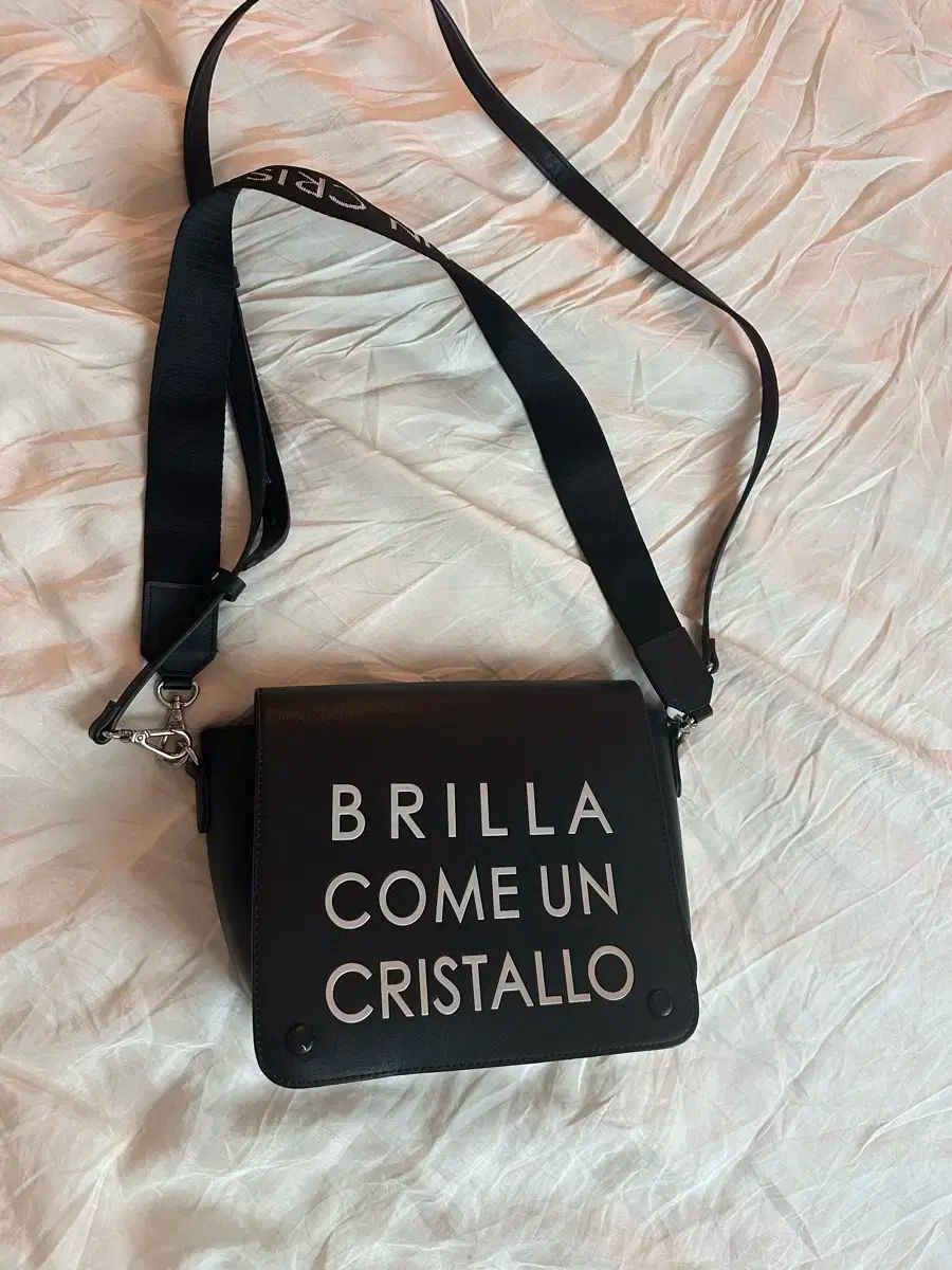 クリスチャン オール ブラック クロスバック