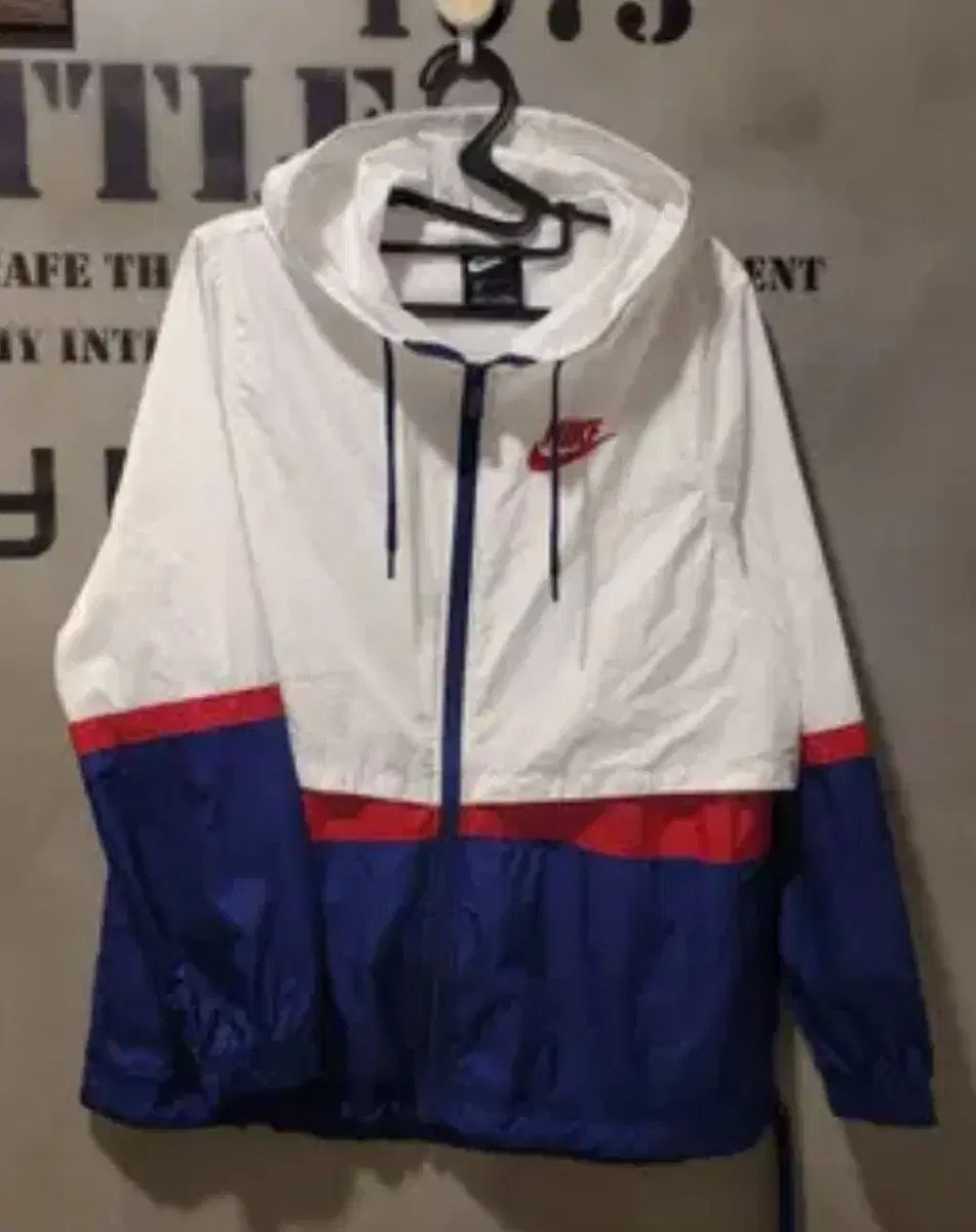 NIKE  ナイキ　ウィンドブレーカー 楽天市場】【全品対象最大10%OFF！2025年8月4日20:00〜8月11日1