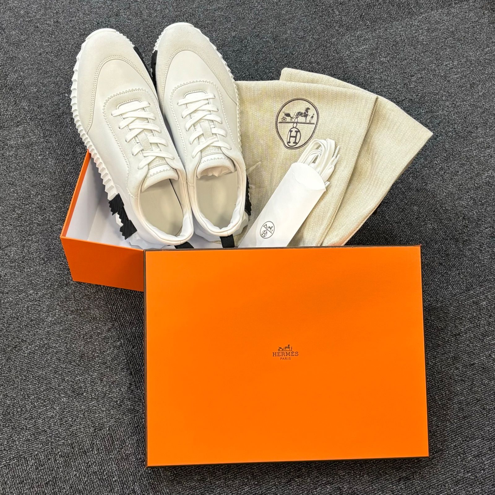 【現行品】HERMES 新品未使用バウンシング　スニーカー　オフホワイト　白37 大人気!未使用品◎HERMESエルメス スニーカー/バウンシング/白