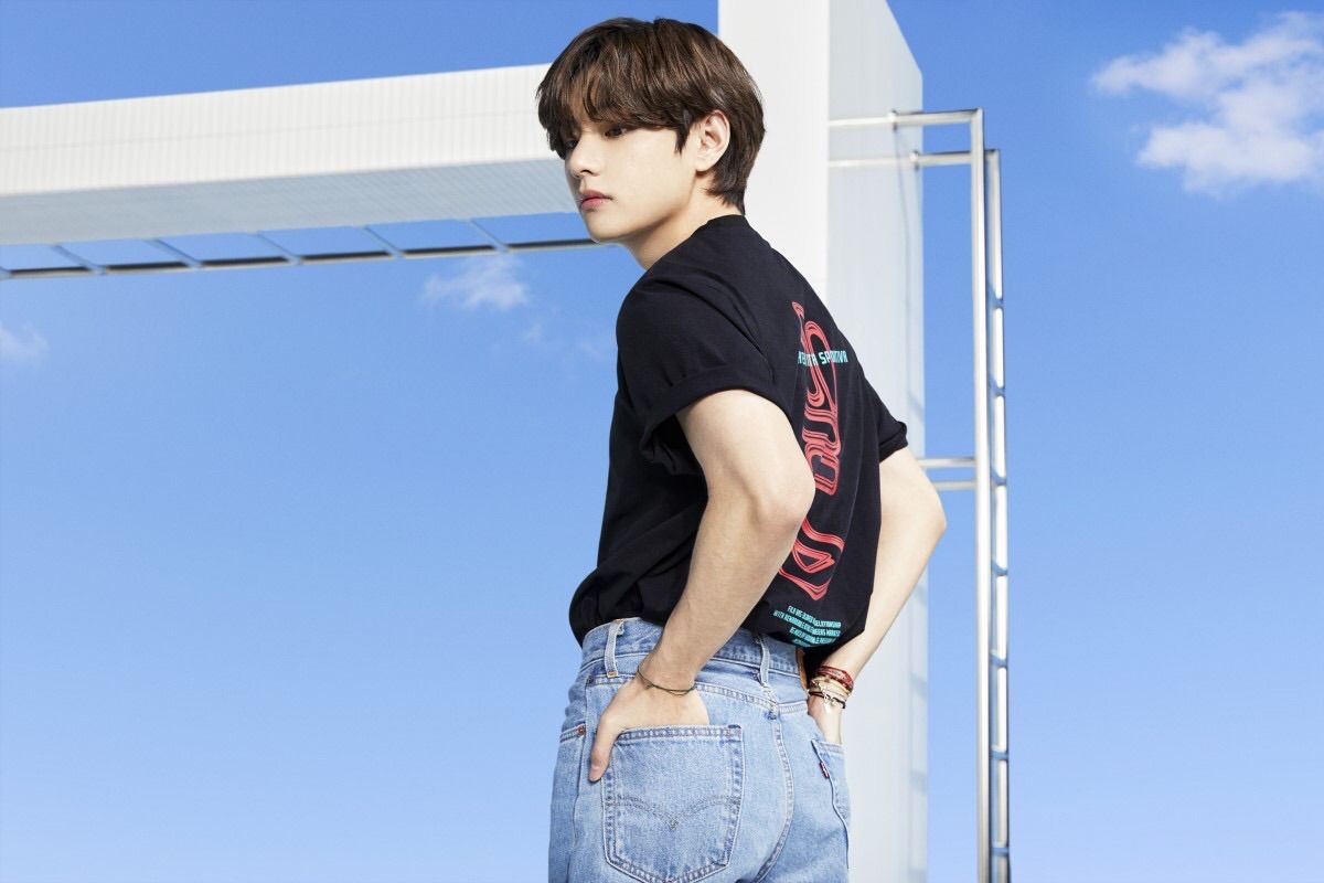 新品 BTS 着用 Tシャツ 半袖 FILA フィラ V ヴィ ブラック 黒