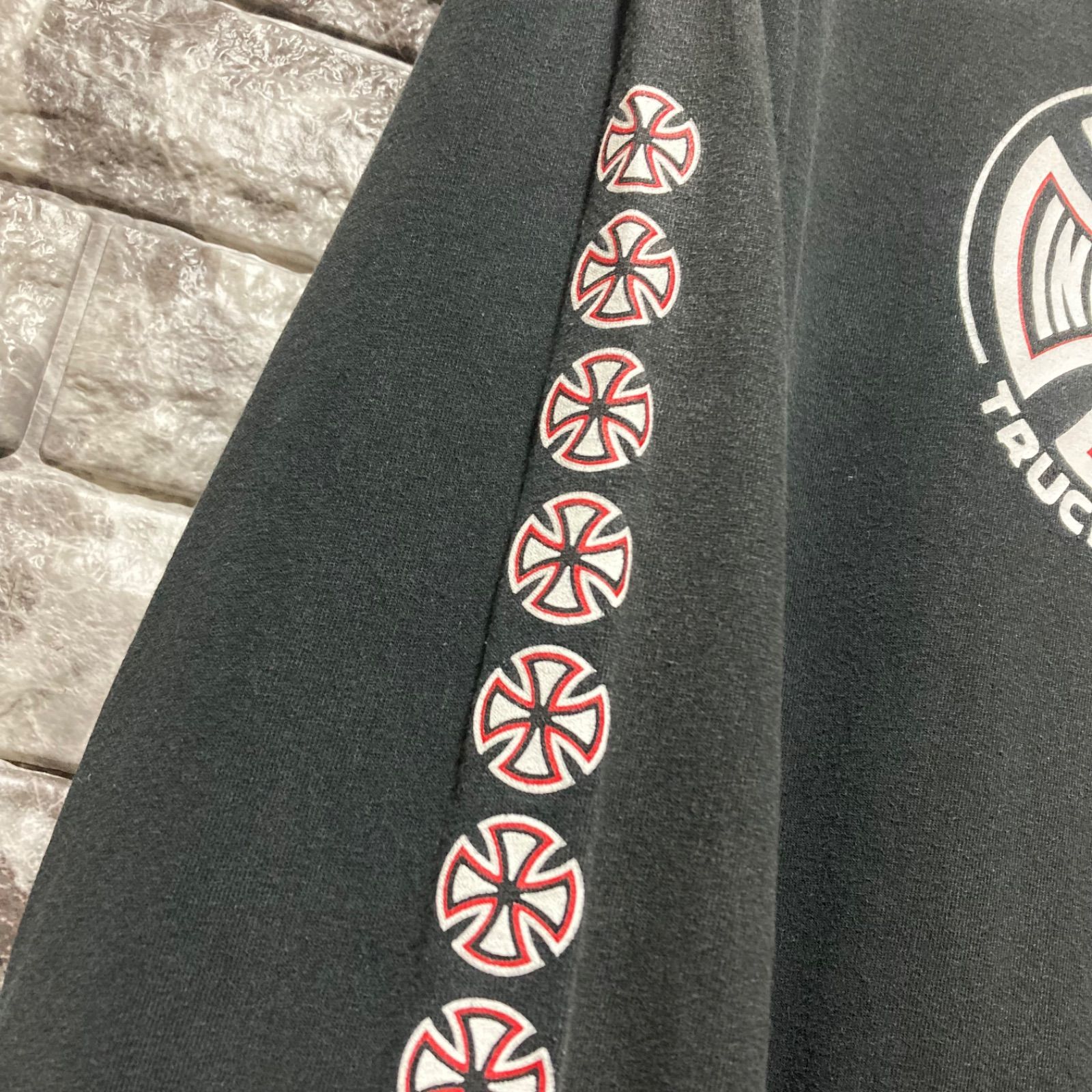 INDEPENDENT ロンT インディペンデント 袖ロゴ アイアンクロス