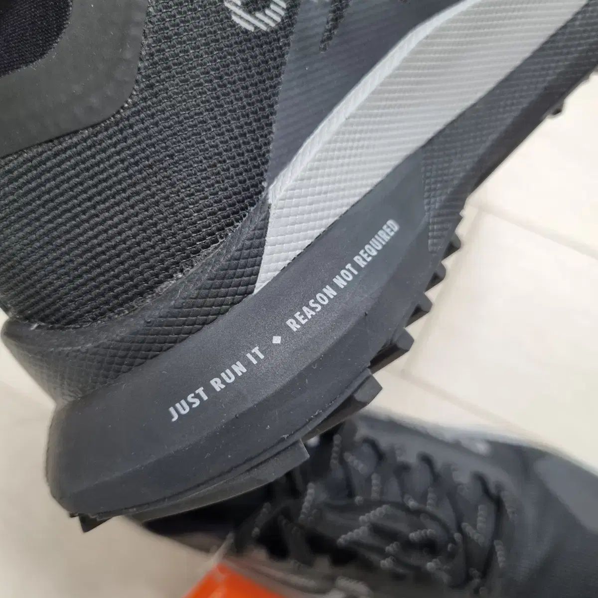 スニーカー ランニングシューズ