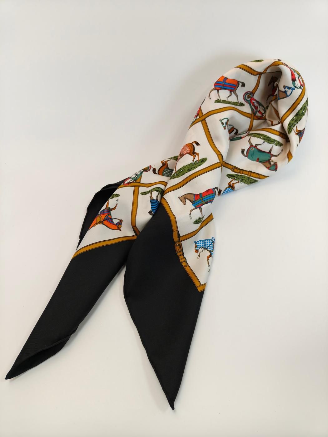 【正規品】エルメス　スカーフ　プリーツ　カレ　シルク　アニマル　四季 正規品】エルメス スカーフ プリーツ カレ シルク アニマル 四季