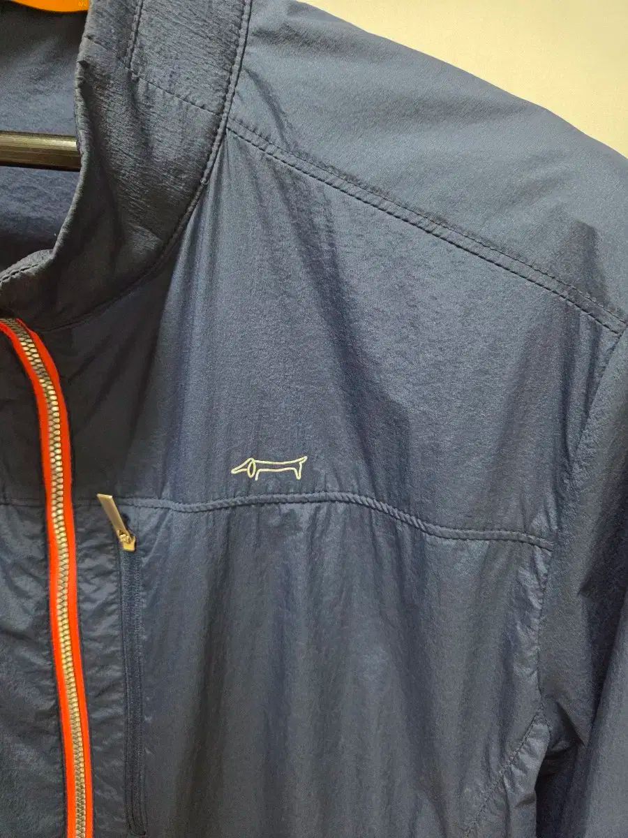 ルイカステル ウィンドブレーカー