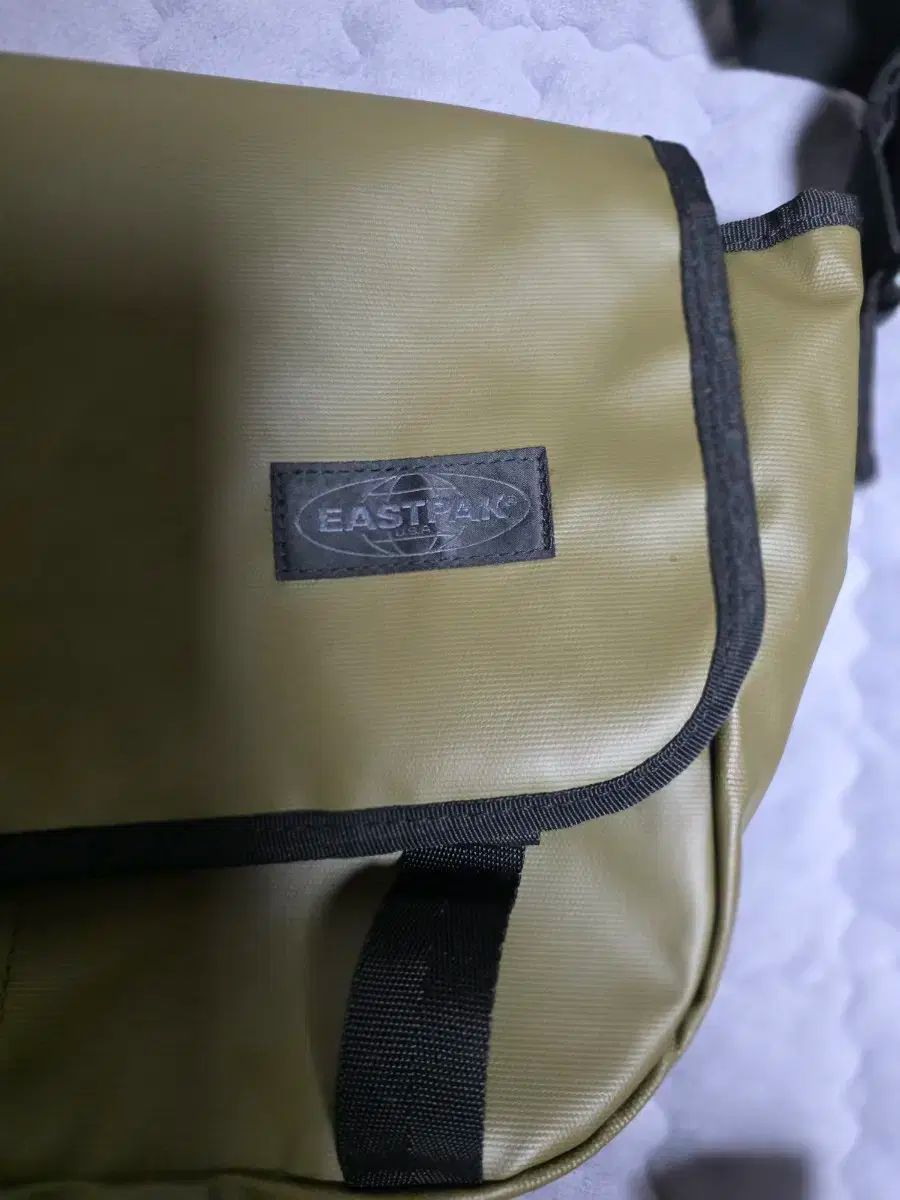 EASTPAK イーストパック メッセンジャーバッグ TARP ジェイ JAY ジョンソン R S JR S ENCBS20 O14
