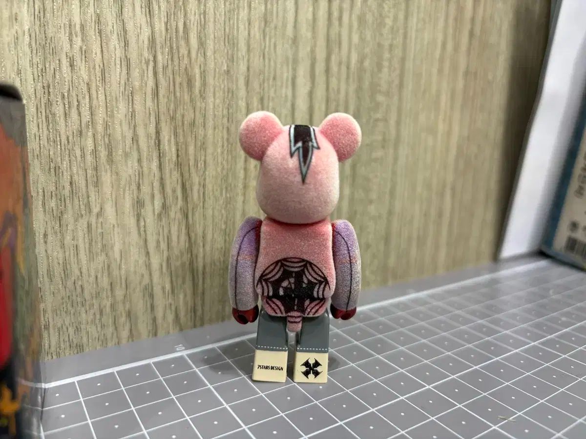 100