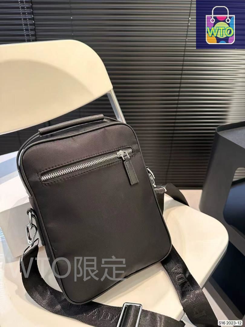 三角 ショルダーバッグ-WTO輸入1