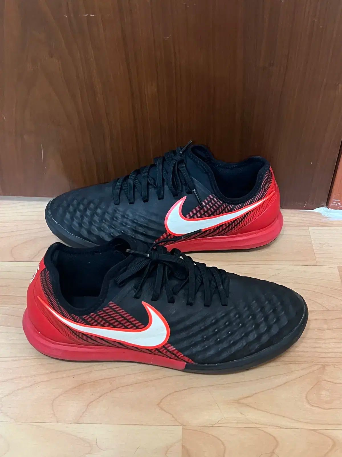 255 ） NIKE(ナイキ) マジスタ フィナーレ 2 フットサルシューズ
