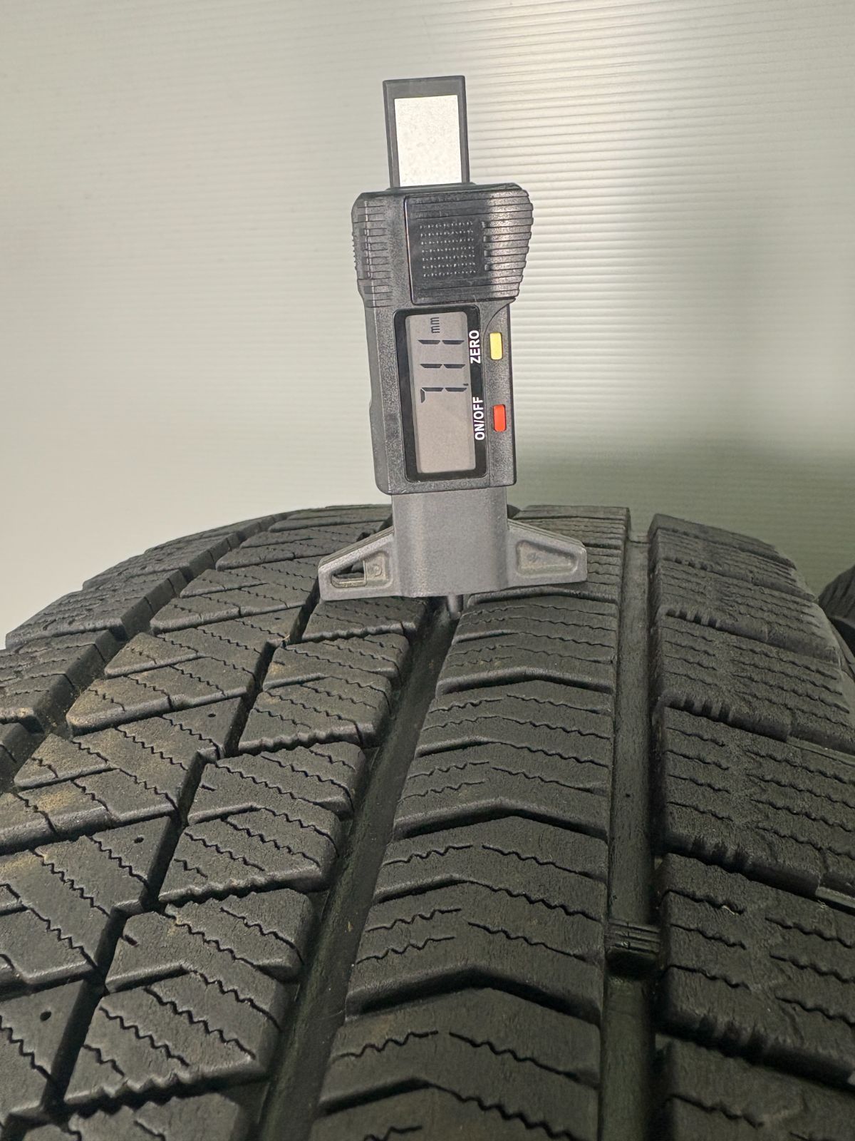 冬タイヤ スタッドレス