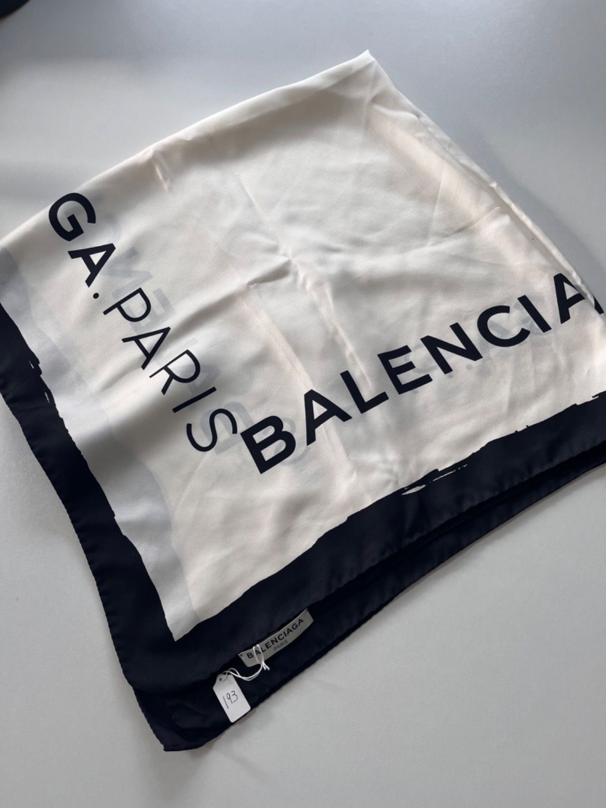 国内発送 バレンシアガ スカーフ  BALENCIAGA 関税込 8045000971693_1.jpg?v=