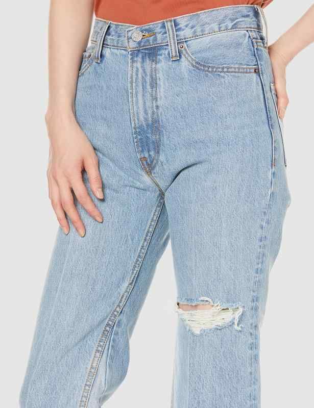 穴開きセンタープレスデニムパンツ