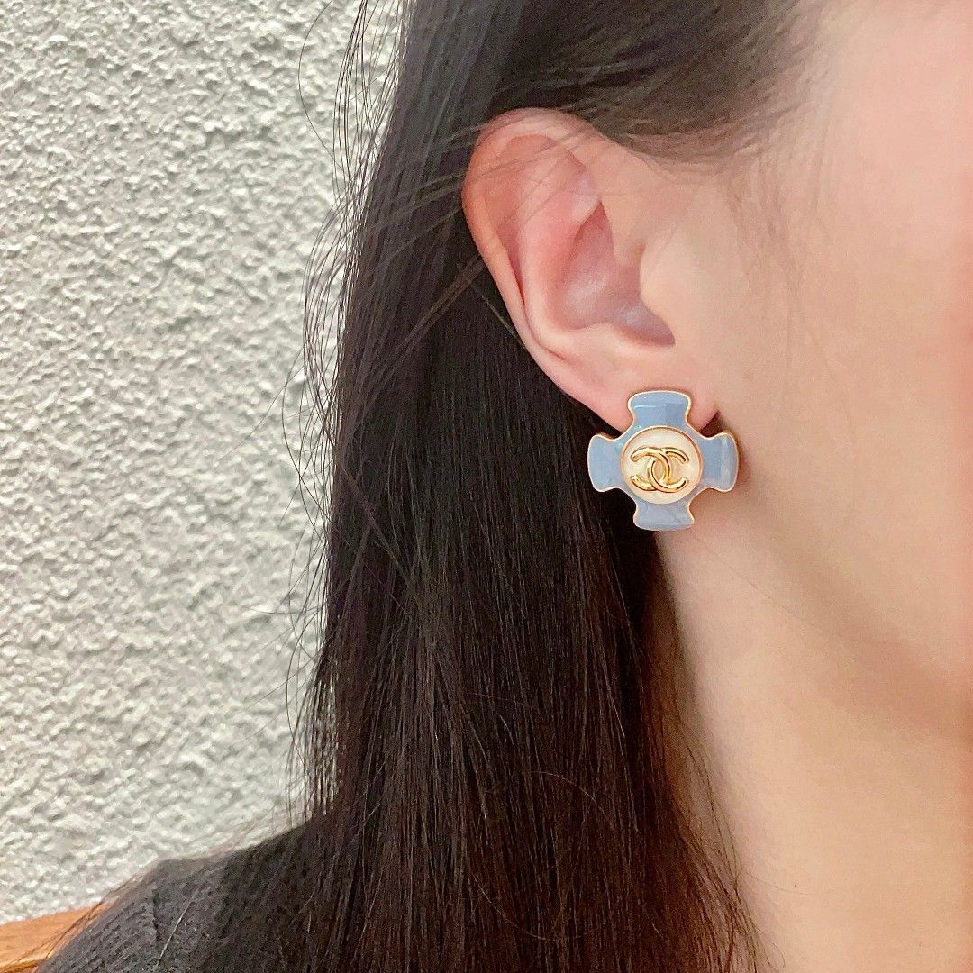 CHANEL ダブルCロゴ ピアス(片耳用) CHANEL ダブルCロゴ ピアス - メルカリ