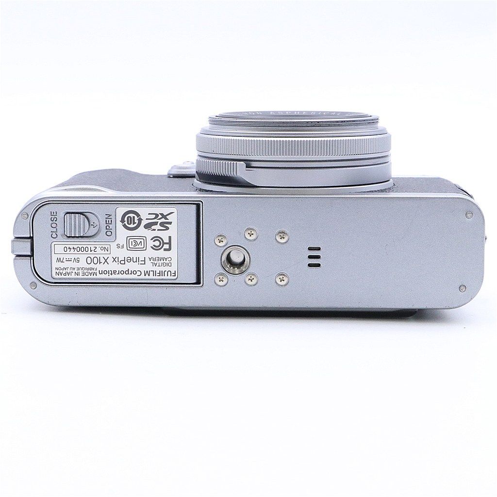 極上品】 Fujifilm FinePix X100 シルバー #5544 - メルカリ